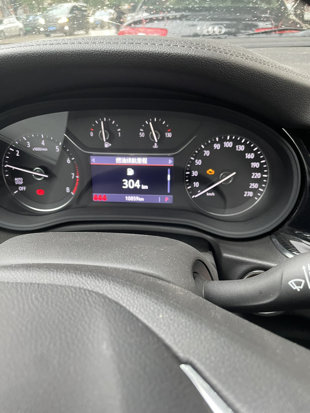 又来4s修车了
买这车后悔死了，半年出现3次发电机故障灯亮，要么高压油泵坏了，要