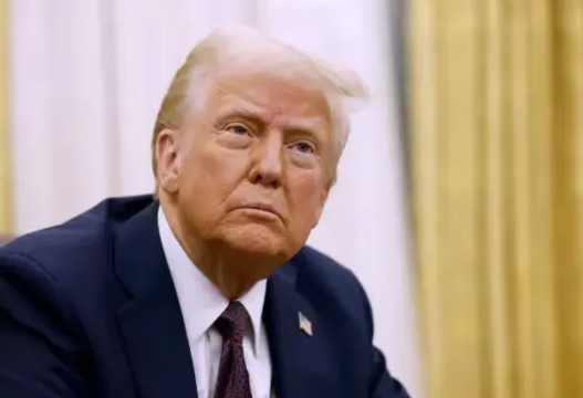 美国终究是顶不住了！开始妥协！

从昨日美国海关申报系统突发故障这一细节，便可窥