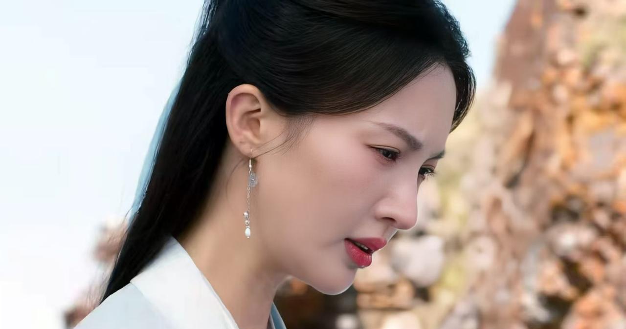 《凡人修仙传》中最让人无语的两句台词！
一、后舱那小子跳船走了！
魔道六宗进攻越