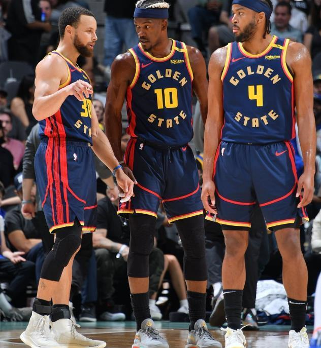 3月31日，NBA常规赛继续进行，金州勇士客场挑战圣安东尼奥马刺。勇士从首节开始
