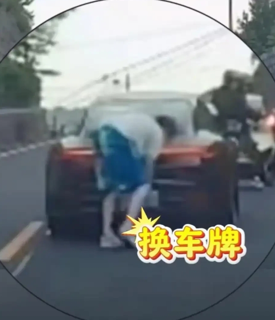 未悬挂车牌：9分+罚款200以下；
悬挂套牌：12分+2000~5000罚款+行