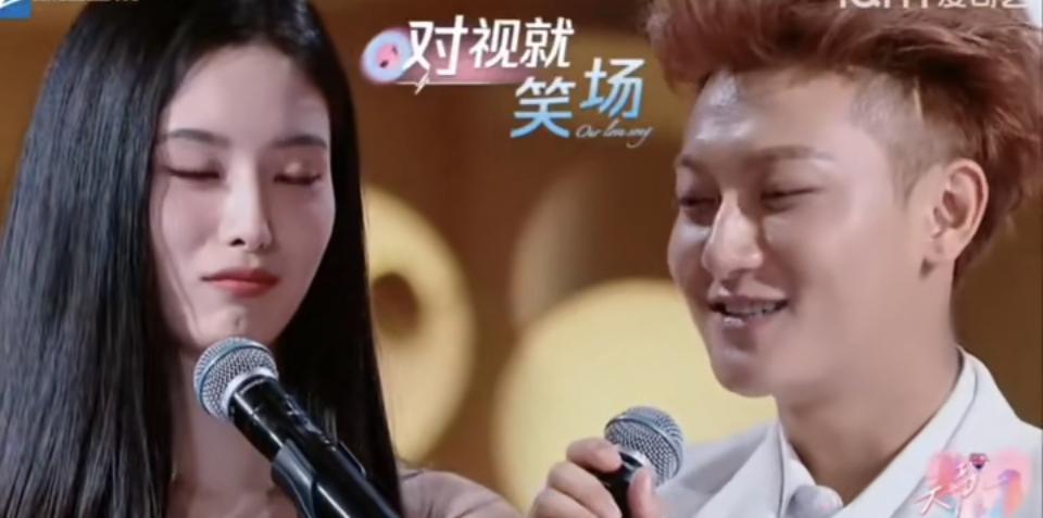 《天声一对》里，黄子韬聊起被徐艺洋吸引的原因，直接抛出“白纸论”：“你在我心里特