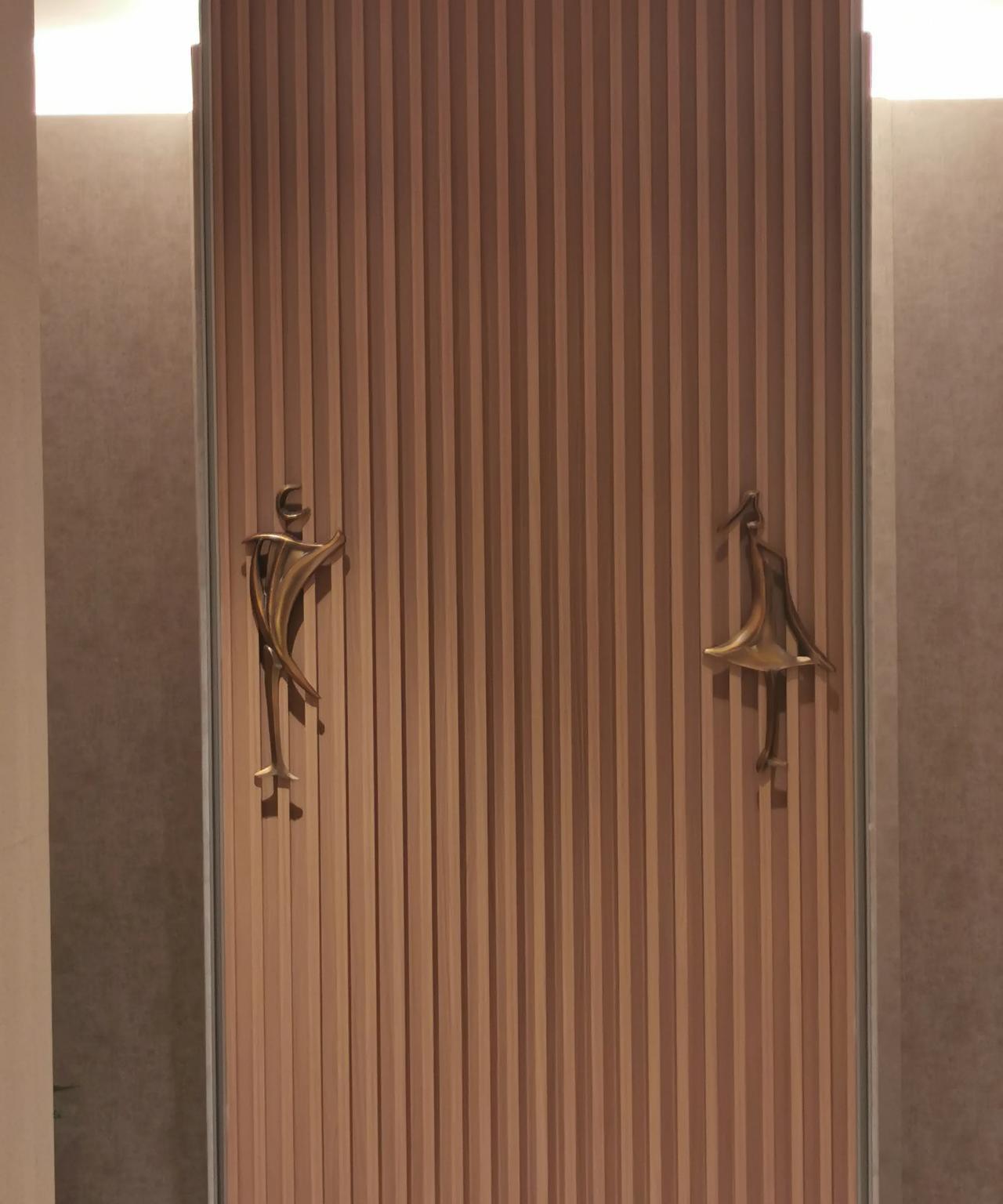 卫生间的标识弄成这样，是故弄玄虚还是文化表现？
    今天去东南智汇城，中途小