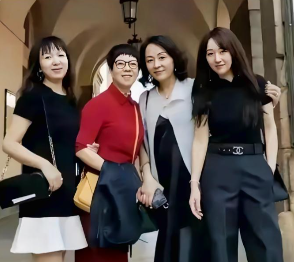 杨钰莹 “冻龄” 引热议：没生孩子少操劳？其实人生各有取舍，没有完美选项