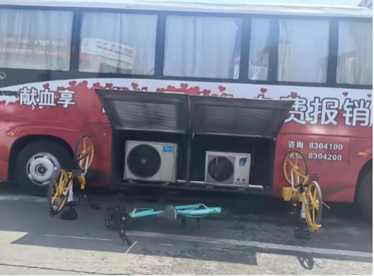 本来想去献个血的，可是看到这一幕，我真的犹豫了。 ​​​
