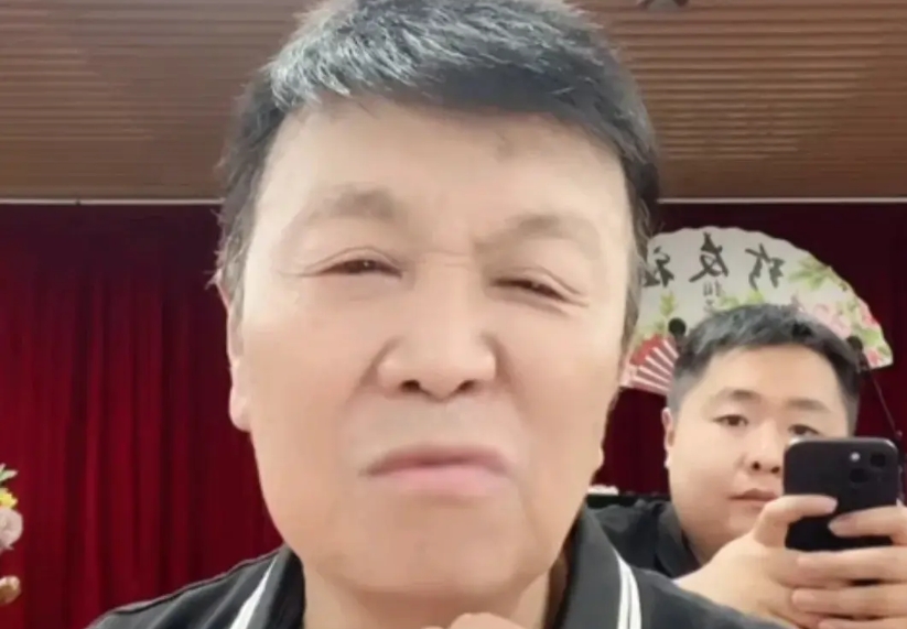 衡小珍在直播间说，他的珍友社就是西北相声界的黄埔军校，为相声事业培养了大量的相声