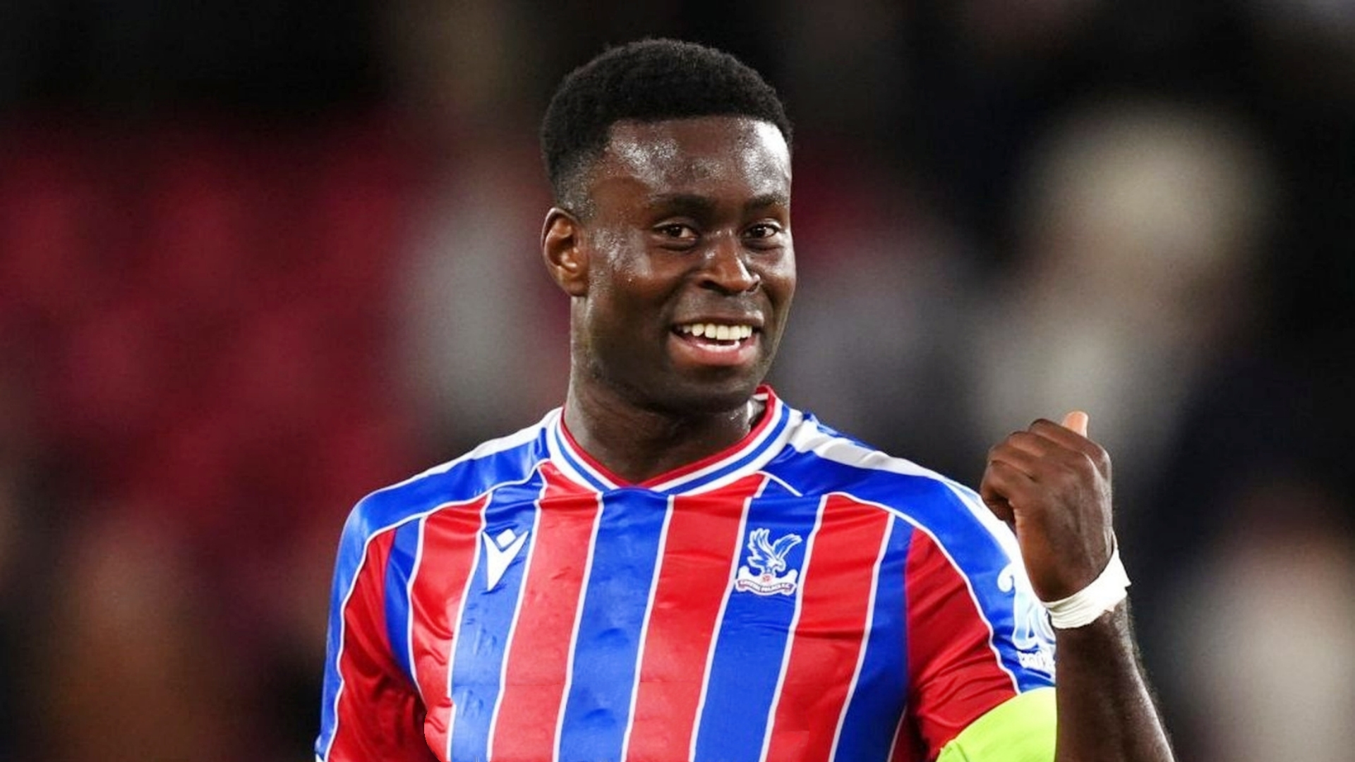 据德天空报道称，拜仁高层埃贝尔再次致电格伊，试图说服他在今夏加盟拜仁。
曼城依然