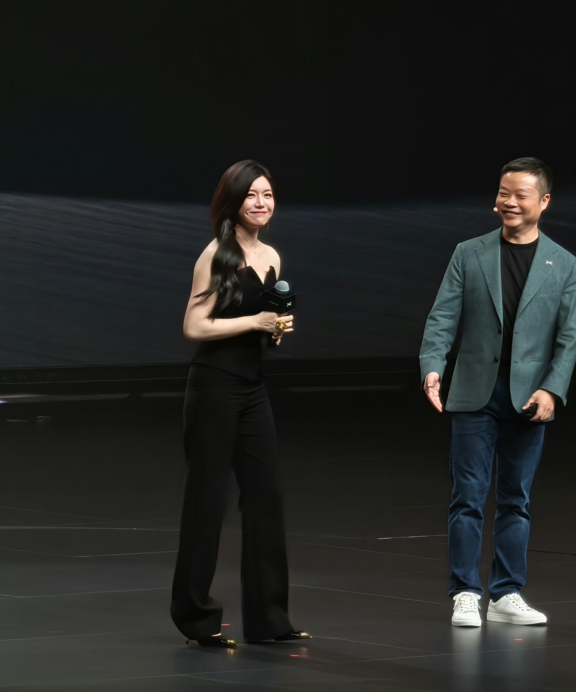 有点理解陈晓了

你看就连小鹏汽车的老总，看到陈妍希这人，那也是控制不住啊！