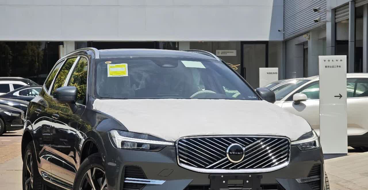 全新XC60B5智逸豪华版外观。