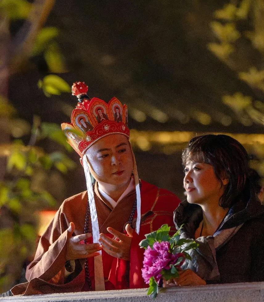 好个“妙龄聪俊风流子，堪配西梁窈窕娘”。老一辈的艺术家的气质就是不一样，72岁的