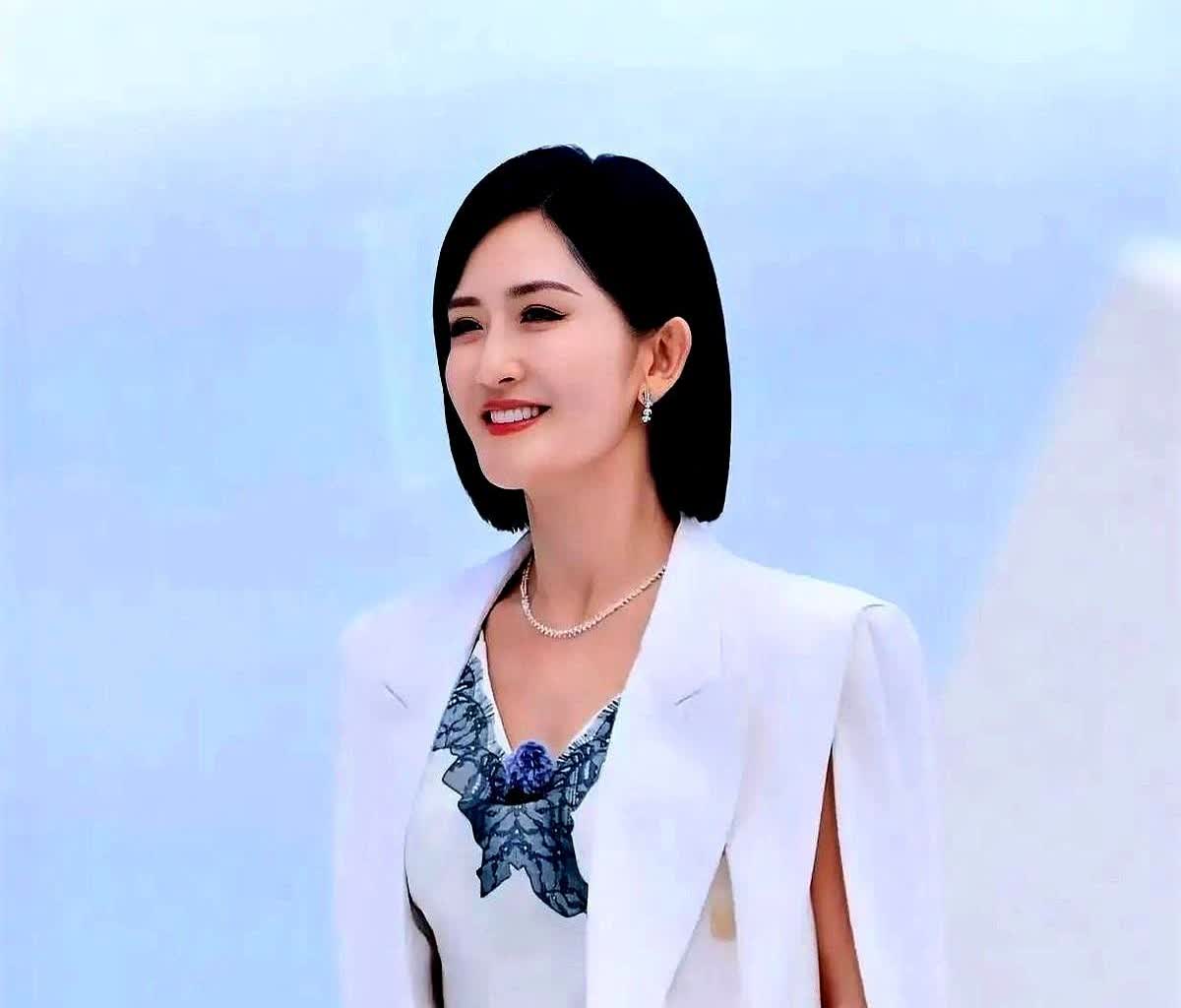 我猜测过浪姐6里叶童会翻红

也猜测过浪姐6里李晟会翻红

唯独没有预料