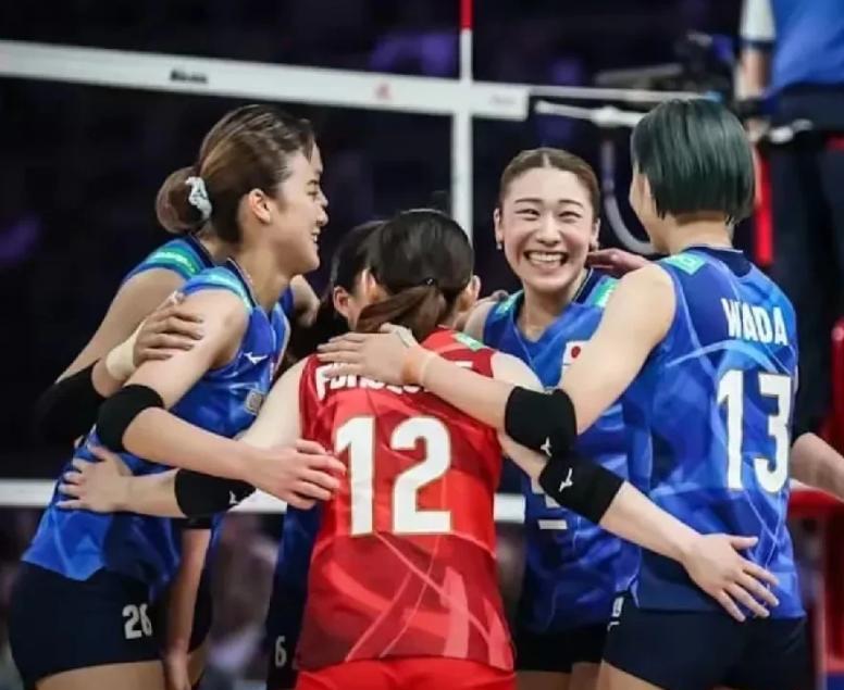 日本媒体更是说出：
 “没有比中国女排更让日本球迷开心的事情，即使，中国女排不选