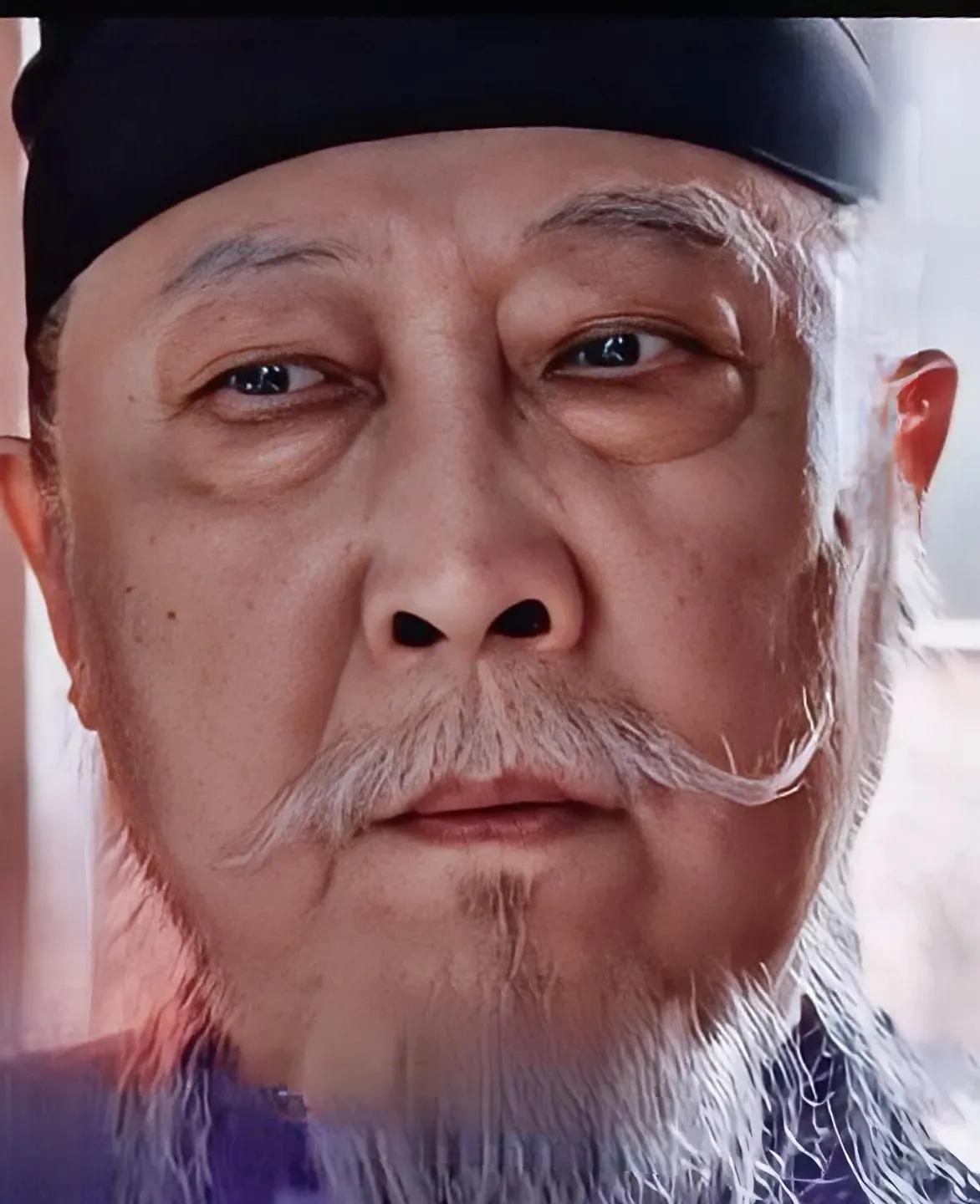 追剧《长安的荔枝》  左相一出场，好面熟，一副老谋深算的样子，仿佛在演权谋剧。这