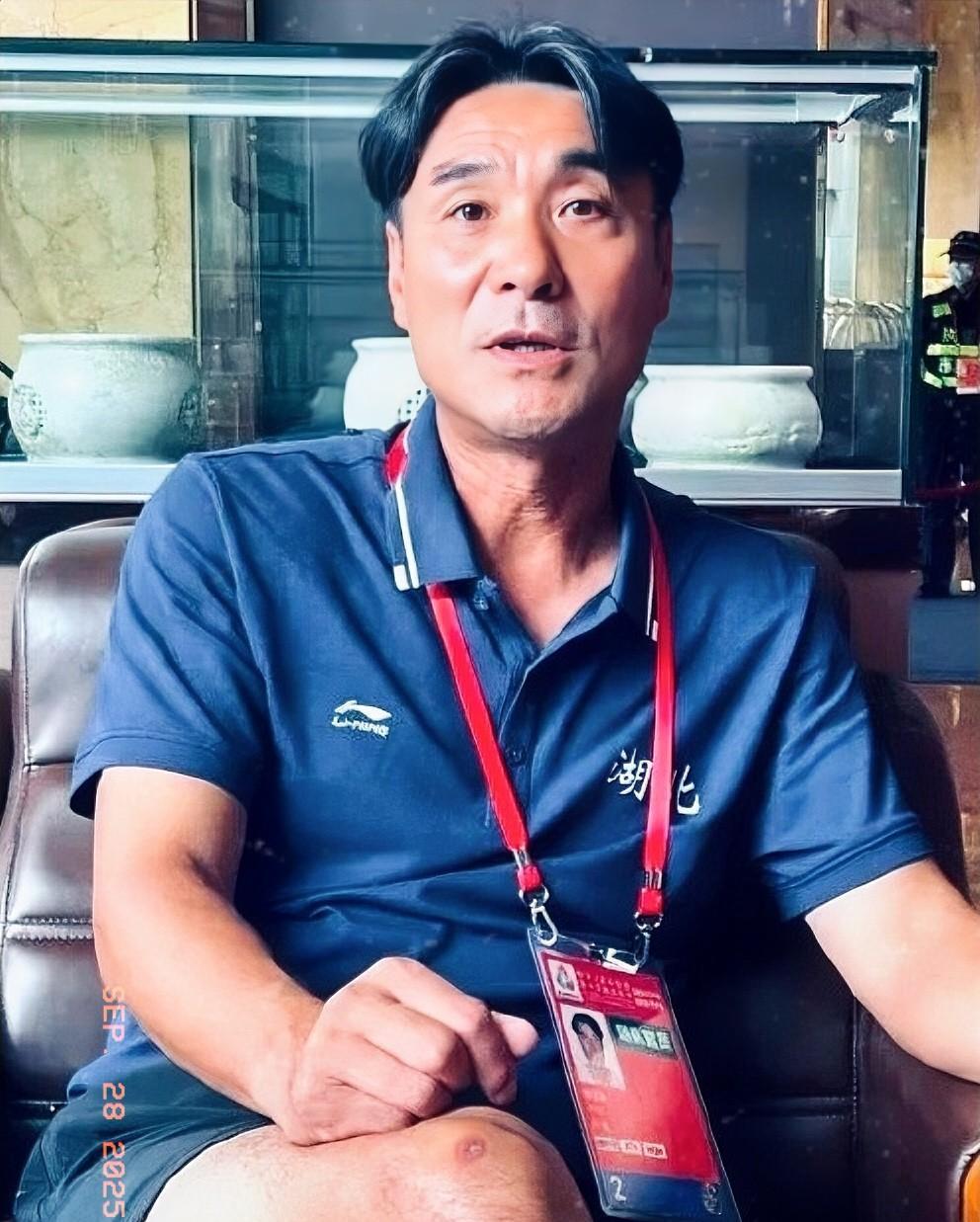 25年前，他是广州足球的“救世主”，他把广州足球留在了职业赛场，如今广州球迷应该