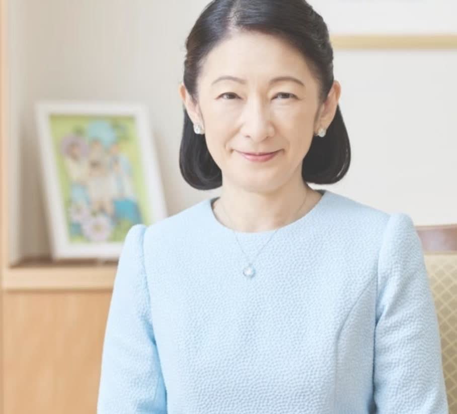 纪子妃59岁生日照，摆拍道具是千纸鹤
纪子妃迎来59岁生日，宫内厅发布生日照，