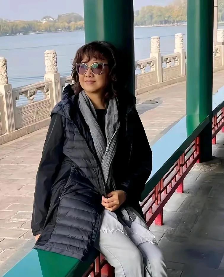 这才是中国纯天然美了一辈子的女神，你认出来了吗？