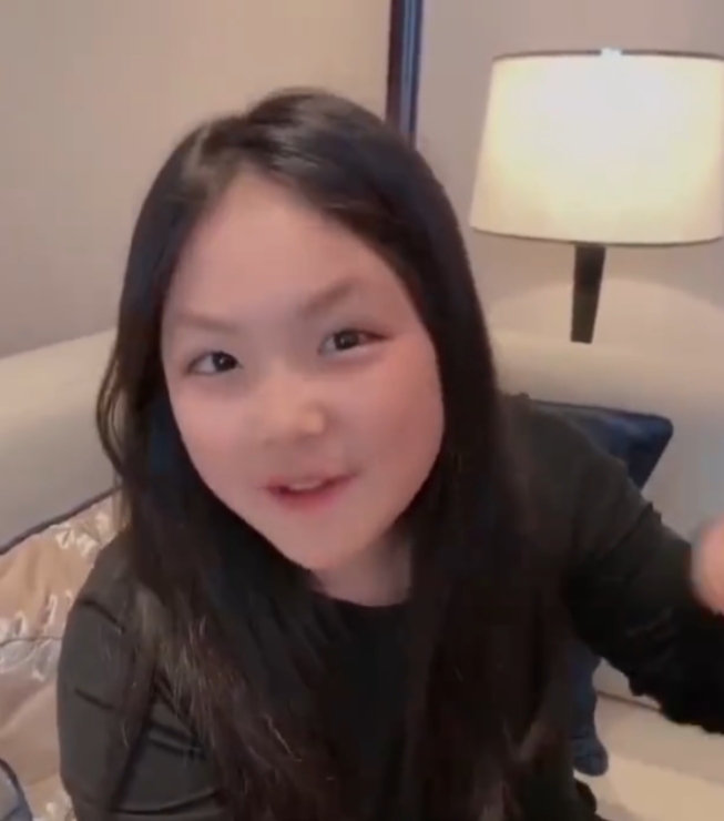 偶然翻到王诗龄以前的照片，一下子就被肉嘟嘟时期的她萌化了！那时候的她，简直就是可