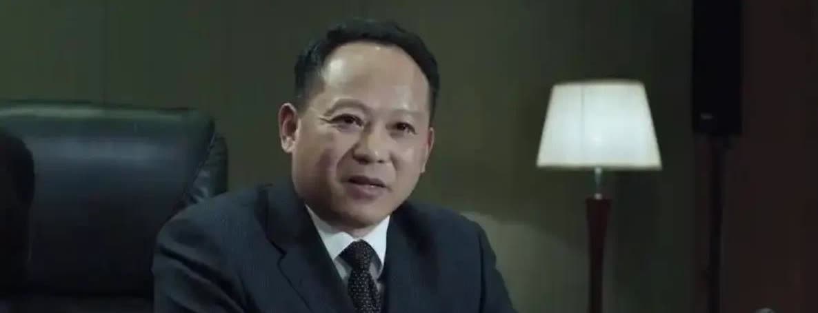 人民的名义中，钱秘书长的出现和操作都很抽象…

首先，作为政协的秘书长，他是