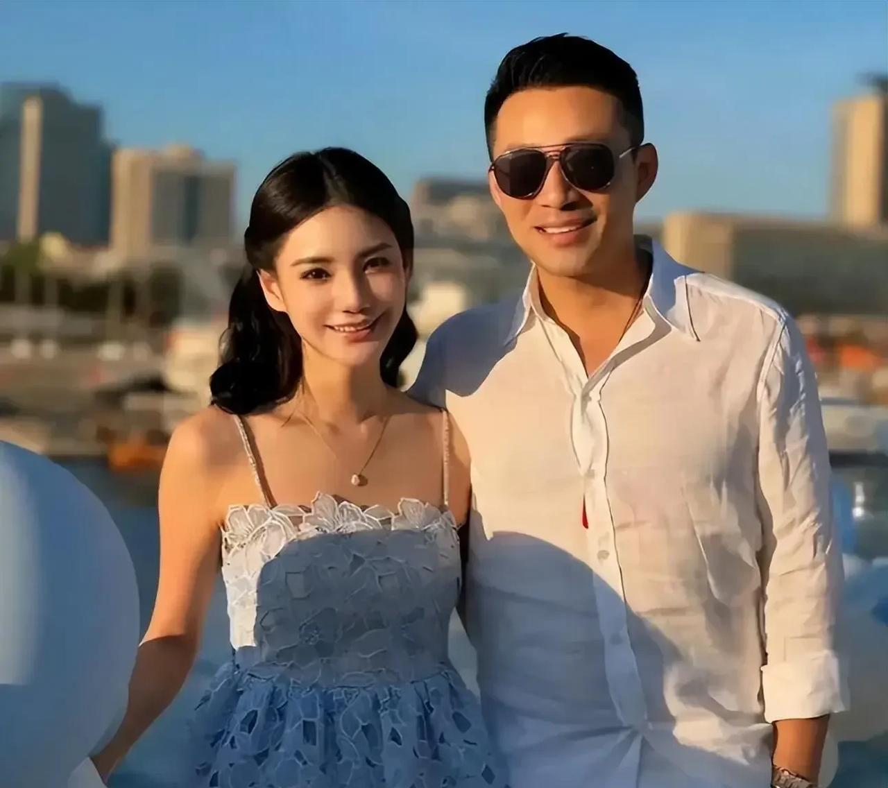 马莜梅的长相并不高级，也不算很漂亮，她是小巧可爱，听话懂事型的女生，粘人，而且不