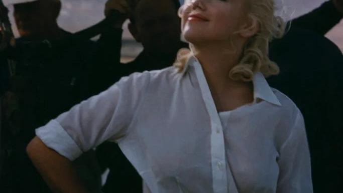 她塌了，全网欢呼