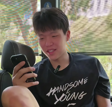 杨瀚森在NBA夏季联赛中的表现十分亮眼，展现出了巨大的潜力，给球迷带来了诸多惊喜