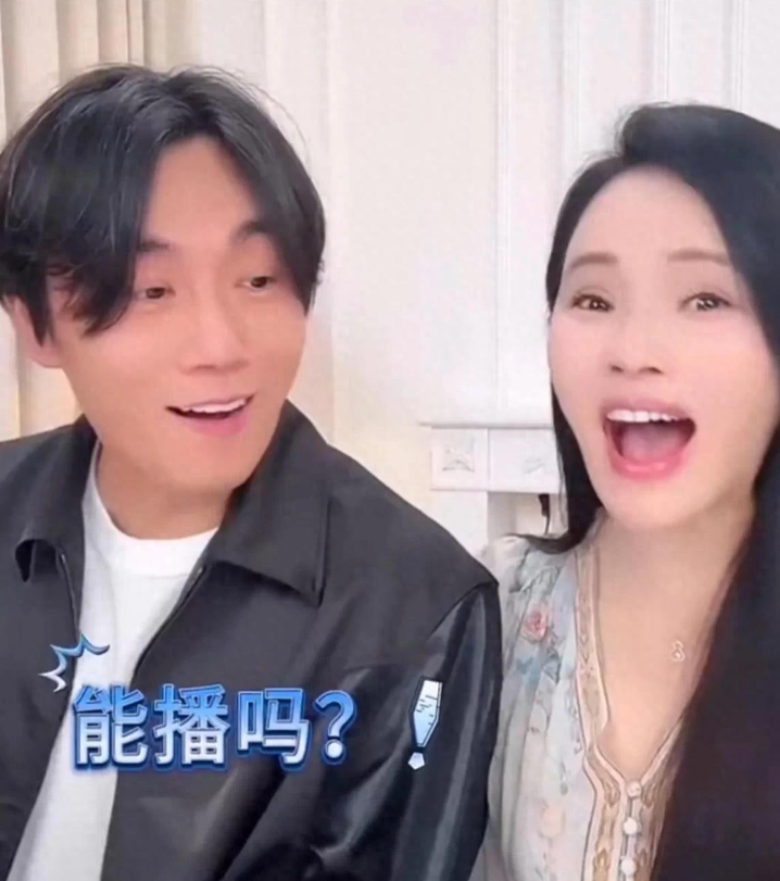 秦昊这也太敢说了！
在直播的时候，他直接就把自己的“真心话”给抖搂出来了。
他自
