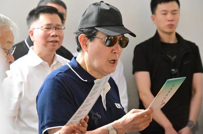 马英九访鼓浪屿　高唱《龙的传人》
马英九率“大九学堂”20位青年学员第四度参访大
