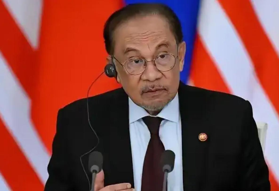 [胡瓜]美国傻眼了！
他们还在盘算着怎么用2亿美元在东南亚搞点小修小补的时候，中