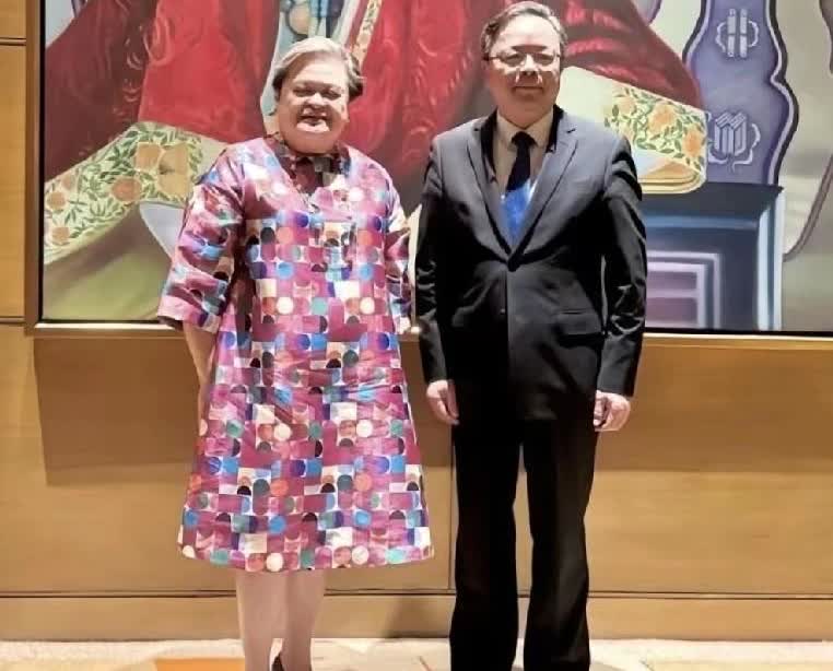 菲律宾外交部长发文称，菲律宾现在可以向非法坐滩的马德雷山号顺利地进行轮补任务，证