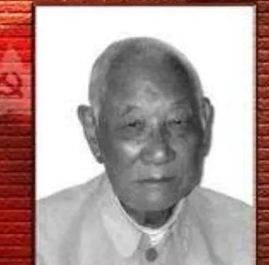1949年，渣滓洞大屠杀，特务拿着冲锋枪，挨个监舍扫射，刘德彬抢在特务开枪之前，