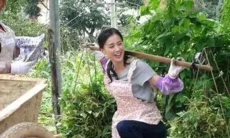 毕竟，后娘也是娘，前妻也是妻，自己曾经耕耘过的土地，不怕它荒草遍地，就怕它脏不拉