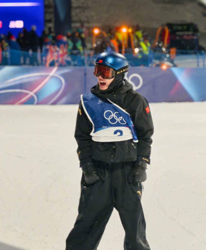 苏翊鸣大心脏！厉害！顶住压力！看得我热血沸腾！中国健儿，不辱使命！
虽然第一跳失