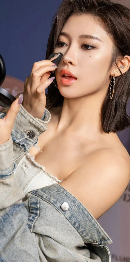 吴艳妮时尚写真 铁血柔情的田径明星