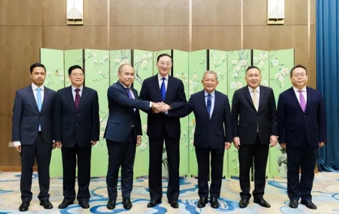 7月30日，根据官方公布的消息，中国、柬埔寨和泰国三方在上海举办了一次非正式会晤