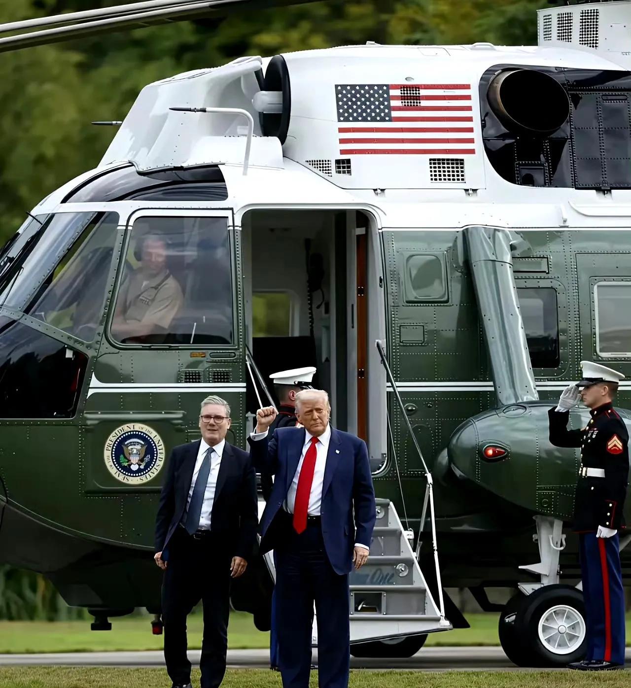 特朗普带斯塔默体验美国总统专机。 ???