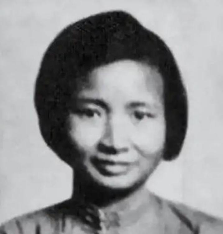 1932 年，地下党钱瑛被俘，她敏锐地意识到，丈夫送给自己的珍贵怀表，极有可能暴