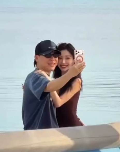 这么松弛的吗？看来两个人是真的都放下了，是不是说明之前感情其实也没大家想的那么好