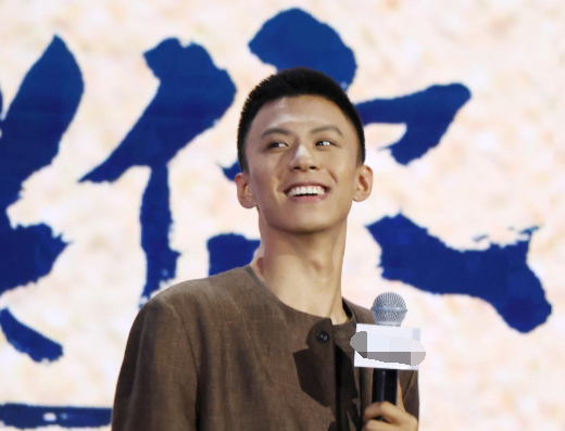 脱口秀顶流付航跨界演男主保安，这是要本色出圈？
