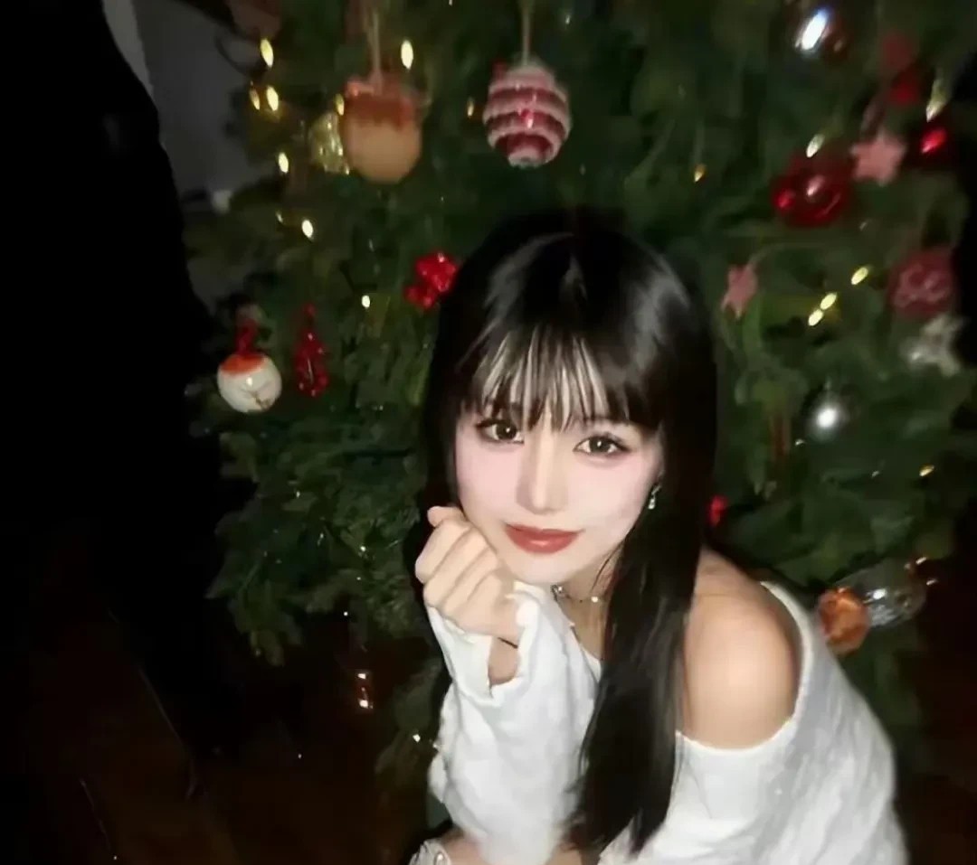 汪峰大女儿颜值开挂！五官精致气质高级，网友：这颜值不进娱乐圈可惜。