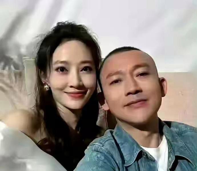 瞧瞧，这就是聂远每个月花300万养着的老婆。真让人纳闷，明星咋就这么有钱呢。
