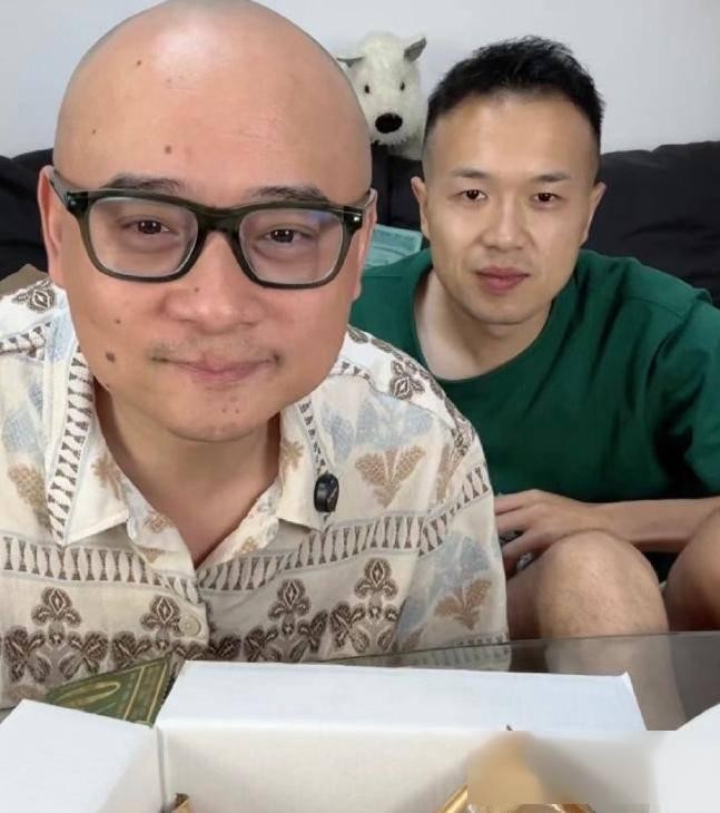 傅首尔的成功是因为她背后的丈夫，为她搞定了大后方。一个善良踏实，情绪稳定的男人本