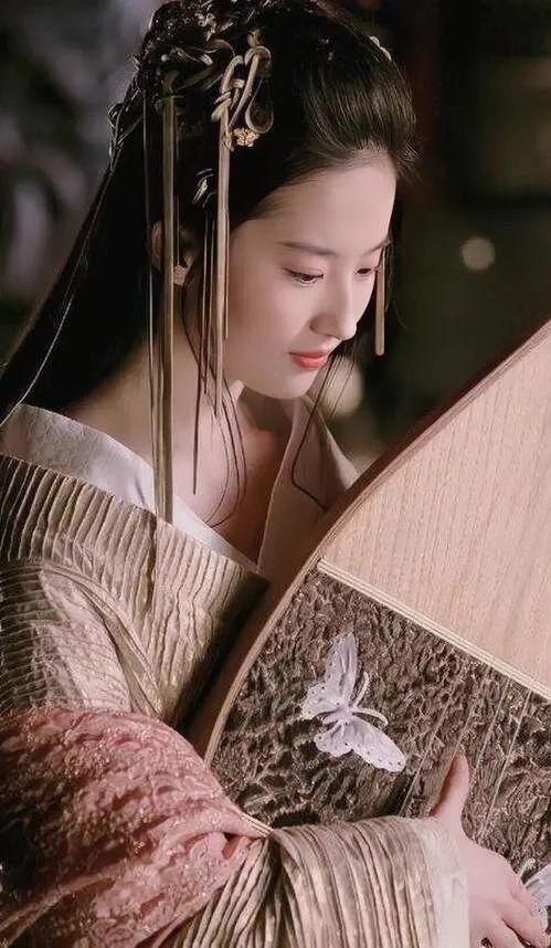 古典韵味十足，每一帧都是画。🌸💛不愧是仙女姐姐，美到心坎里了
