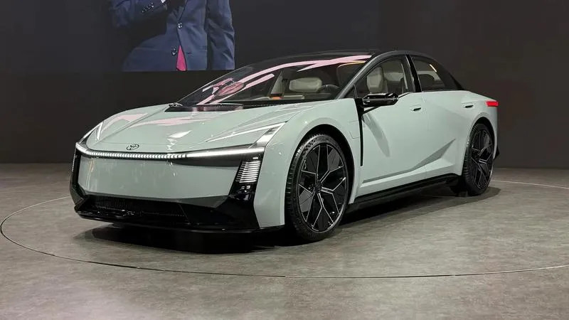 第13代丰田卡罗拉的“渣男”气质，真让女生上头