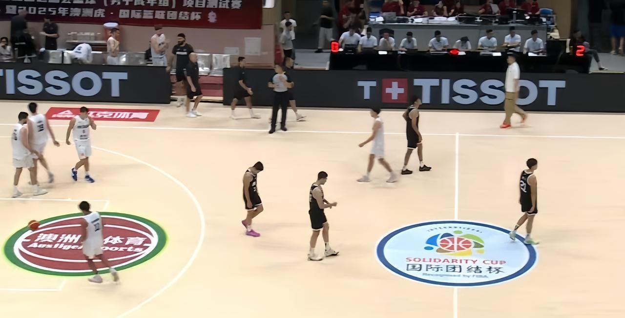广东全运男篮今晚遭遇2025国际篮联团结杯的首败，以66比90不敌新西兰男篮！