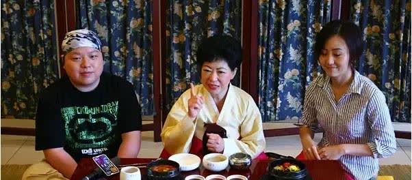韩国人吃饭不给钱偷跑了？
最近在网上刷到一条信息，4位韩国人组团来中国饭店吃饭