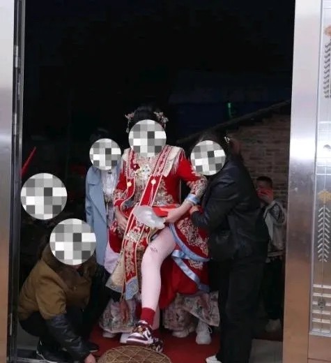 婚礼结束拿到底片看天都塌了 ?[捂脸][捂脸][捂脸]