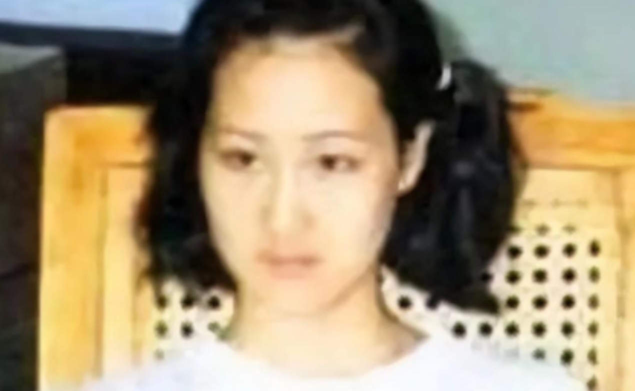2005年，白宝山情人谢宗芬被提前释放，走出大门后，她没有着急回家，而是毫不犹豫