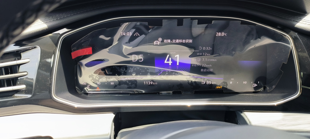 车道辅助系统和交通标志识别故障
今天突然弹出车道保持辅助系统当前不可用，还有交通