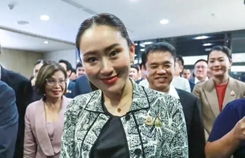 洪森就是个小人。虽然他已经七十多岁了，其实还是没有长大。
佩通坦叫你叔叔，对你那