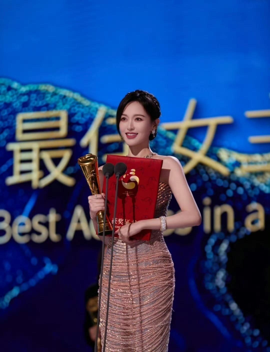唐嫣获奖
撕开85花遮羞布
赵丽颖奖项最多，代表作能打
杨幂奢侈品代言最多，收视